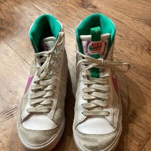 Nike Kids Sneakers in White and Green